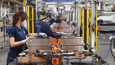 El taller de Baterías de la Planta de Stellantis en Zaragoza celebra su primer aniversario. / STELLANTIS