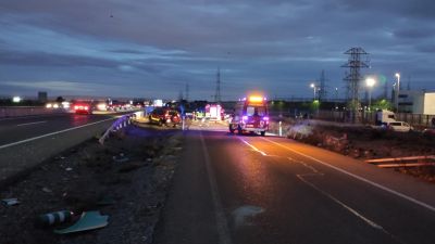 Efectivos de emergencias trabajan en el lugar del siniestro. / Foto: Guardia Civil