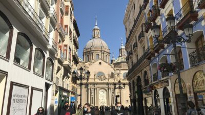 Paseantes y visitantes en la calle Alfonso I de Zaragoza. / Foto: Europa Press.