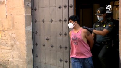 El acusado, de 29 años, asfixió y ahogó a su pareja en la piscina del chalé de sus padres.