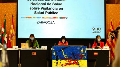 La consejera de Sanidad del Gobierno de Aragón, Sira Repollés; la ministra de Sanidad, Carolina Darias y la secretaria de Estado de Sanidad, Silvia Calzón. / Foto: Fabián Simón / Europa Press