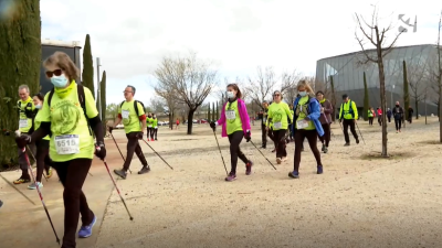 Varias mujeres participan en la caminata por la igualdad organizada por CSIF.