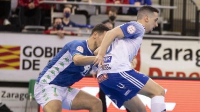 Piqueras durante un encuentro con Fútbol Emotion Zaragoza.