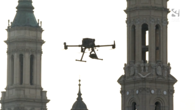El nuevo dron de la Policía Nacional, volando en Zaragoza.