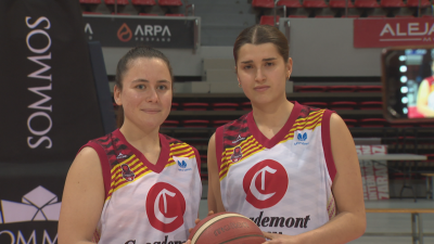 Las zaragozanas Cristina Villamor (Izq.) y Zoe Hernández serán las jugadoras más jóvenes del equipo.