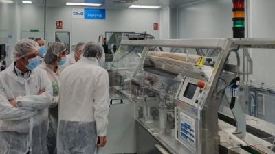 Repollés ha visitado la factoría de TEVA en Zaragoza. / Gobierno de Aragón