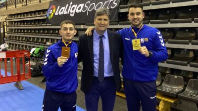 Guillermo Andrés (izquierda) y Marcos Martínez (derecha), posan con sus medallas.