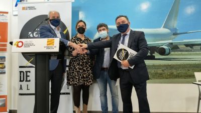 Representantes de las organizaciones empresariales, junto a la consejera Maru Díaz. / Fofo: DGA