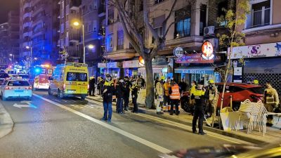 Imagen del lugar del atropello múltiple frente al bar Resacas, en Zaragoza. / Foto: EP.