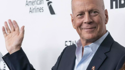 El actor Bruce Willis, saludando a los medios de comunicación. / Foto: EP