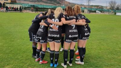 Las jugadoras del Zaragoza CFF se motivan antes de un encuentro reciente.