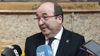 El ministro de Cultura y Deporte, Miquel Iceta, realiza declaraciones a los medios de comunicación. / Foto: EP.