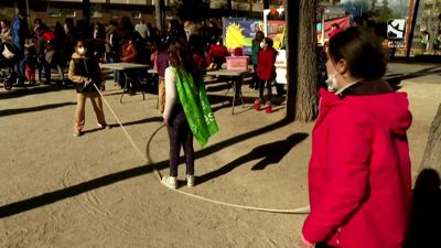 Varios niños, jugando en el Parque del Encuentro. / CARTV