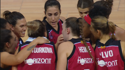 Las jugadoras de Casademont Zaragoza tras un encuentro.