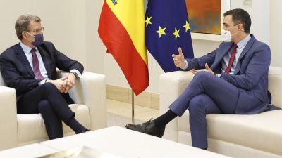 Alberto Núñez Feijóo y Pedro Sánchez, en un momento de su reunión en La Moncloa. / Foto: EFE