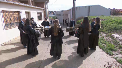Vecinos de La Puebla de Híjar se preparan para romper la hora.