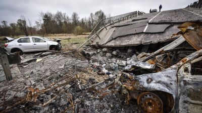Puente destruido en Kiev, Ucrania. / Foto: EFE