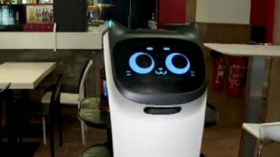 Turolín, el robot camarero.