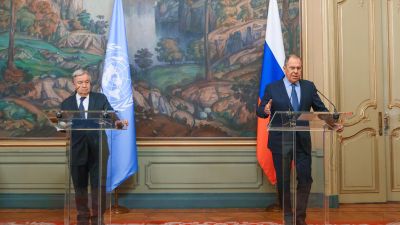 El secretario general de Naciones Unidas, António Guterres, junto al ministro de Exteriores ruso, Serguéi Lavrov. / Foto: EFE