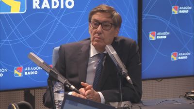 El vicepresidente de Aragón, Arturo Aliaga, en los estudios de Aragón Radio.