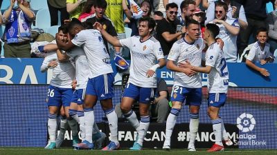 Los jugadores del Real Zaragoza celebran un gol de esta temporada.