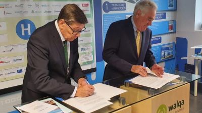 Arturo Aliaga y Rinaldo Brutoco han firmado el nuevo convenio este lunes./ Gobierno de Aragón.