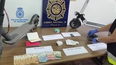 Sustancias y útiles incautados al detenido. / Foto: Policía Nacional