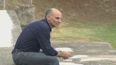 Ángel Martín González observa un entrenamiento durante su etapa en el Real Oviedo.