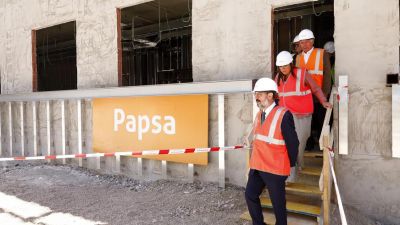 Javier Lambán y Sira Repollés, durante su visita a las obras. / GOBIERNO DE ARAGÓN