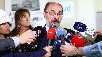 El presidente de Aragón, Javier Lambán, en declaraciones este jueves a los medios de comunicación.