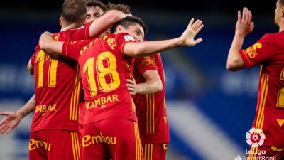 Los jugadores del Real Zaragoza celebran uno de los goles de este viernes.