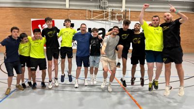 Los jugadores del School Zarogoza celebran sus éxitos del pasado fin de semana.