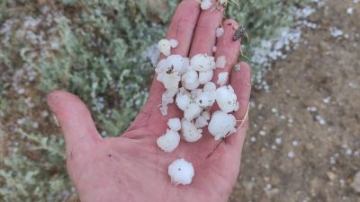 Imagen del granizo caído entre este jueves y viernes.