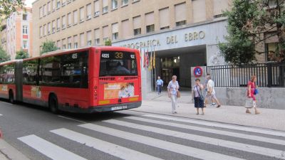 Un autobús circula por el paseo de Sagasta de Zaragoza. / EUROPA PRESS