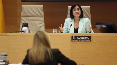 La ministra de Sanidad, Carolina Darias, en una comparecencia de la Comisión de Sanidad y Consumo. (EFE/Javier Lizón).