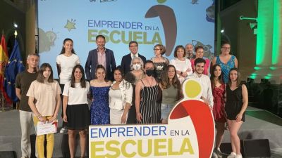 El vicepresidente, Arturo Aliaga, en la entrega de los Premios Emprender en la Escuela. / Gobierno de Aragón.