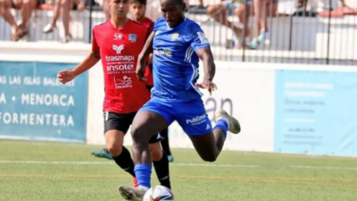Ibra Camara durante un encuentro con el CD Teruel.