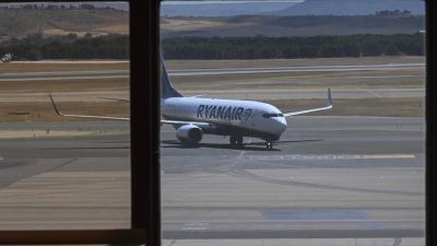 Segunda jornada de huelga de los tripulantes de cabina de pasajeros (TCP) de Ryanair este sábado. / EFE