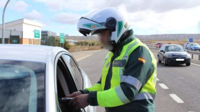 Control de alcoholemia en una autovía de la provincia de Zaragoza. / Guardia Civil Zaragoza.