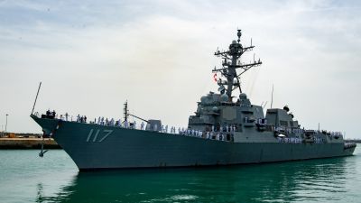 El destructor de misiles guiados USS Paul Ignatius llega a su puerto base en Rota./Base naval de Rota.