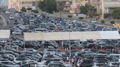 Embolsamiento de acceso a la frontera del Tarajal (Ceuta) para pasar a Marruecos. / EFE.