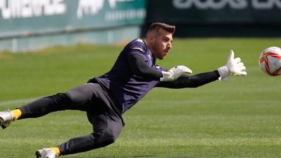 Dani Rebollo durante un entrenamiento con el Real Betis.
