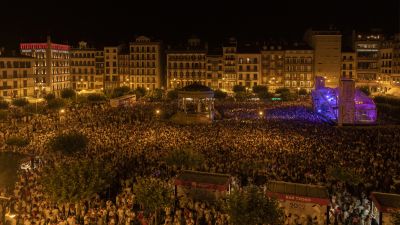 En las fiestas también se han denunciado tocamientos y pinchazos. (EFE).