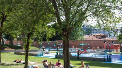 La piscina es un buen refugio para estos días de calor. / Europa Press