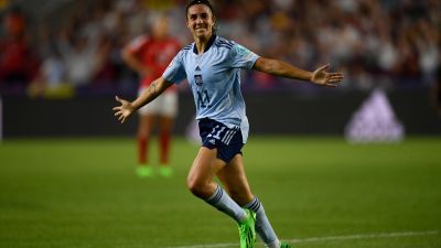 Marta Cardona celebra el gol que anotó este sábado ante Dinamarca.