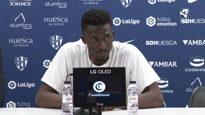 Abou Kanté, durante su presentación como nuevo jugador de la SD Huesca.