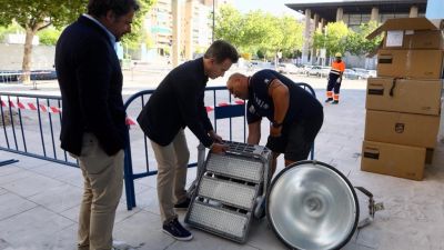 Víctor Serrano, consejero de urbanismo, ha visitado este miércoles las obras de La Romareda.