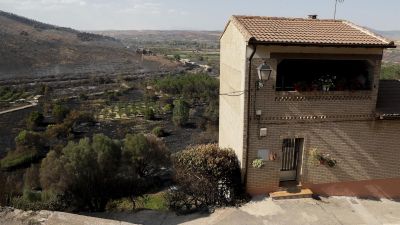 Vista de la localidad zaragozana de Moros tras el incendio. (EFE/ Javier Cebollada).