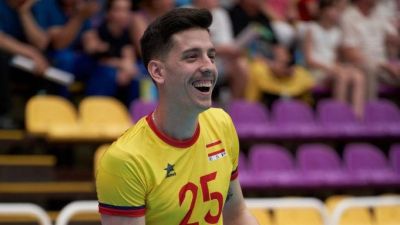 Víctor Méndez, en un partido con la selección española.