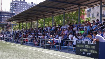 La afición del Ebro durante un encuentro.